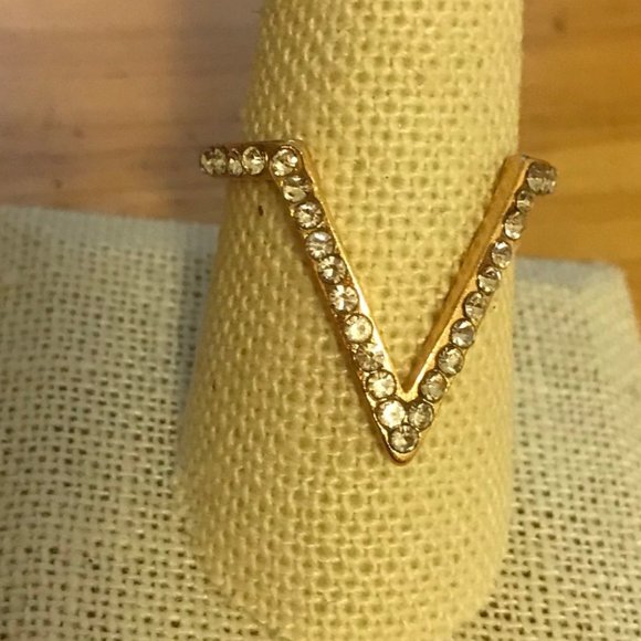Deep V Crystal Ring - Picture 3 of 3
